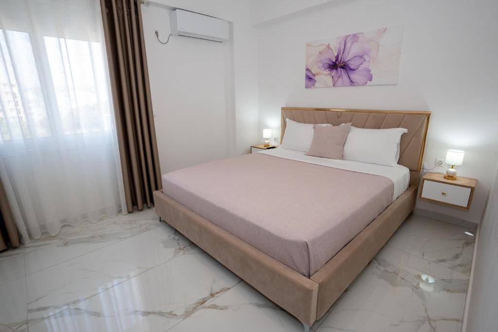 Postel nebo postele na pokoji v ubytování Kalasa Hotel