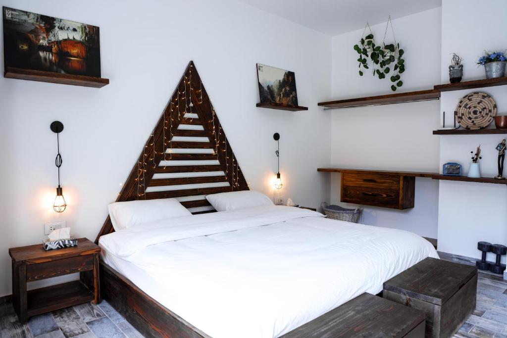 Postel nebo postele na pokoji v ubytování SUKUN Tannourine