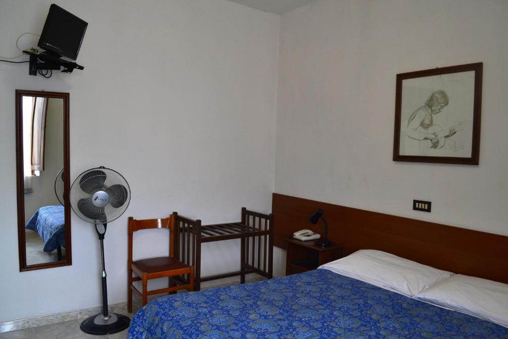 Postel nebo postele na pokoji v ubytování Albergo Imperiale