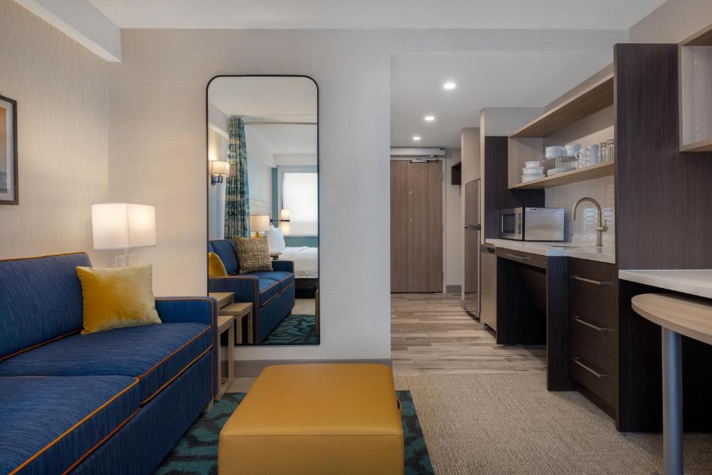 Kuchyň nebo kuchyňský kout v ubytování Home2 Suites By Hilton Kingston