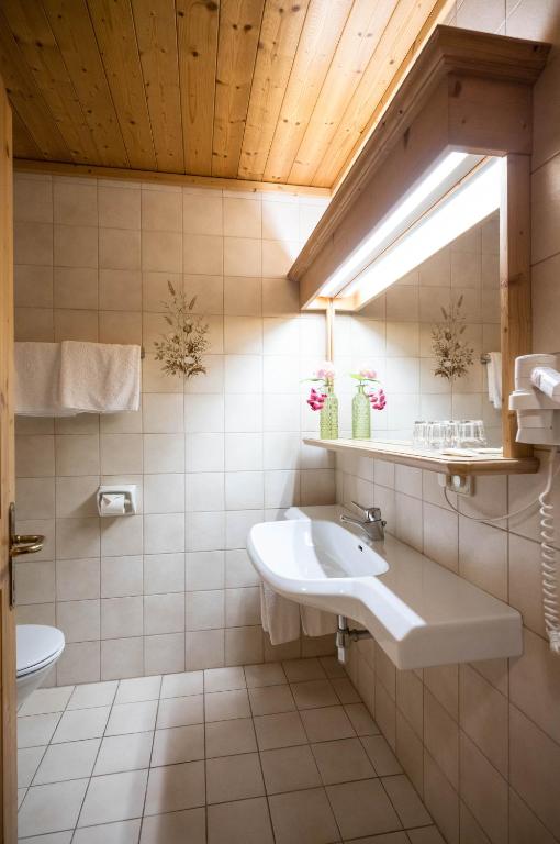 Koupelna v ubytování Waldpension Putz