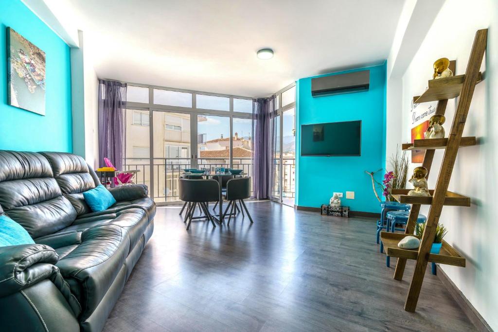 Televízia a/alebo spoločenská miestnosť v ubytovaní Nerja City Center Apartment - Happy Rentals