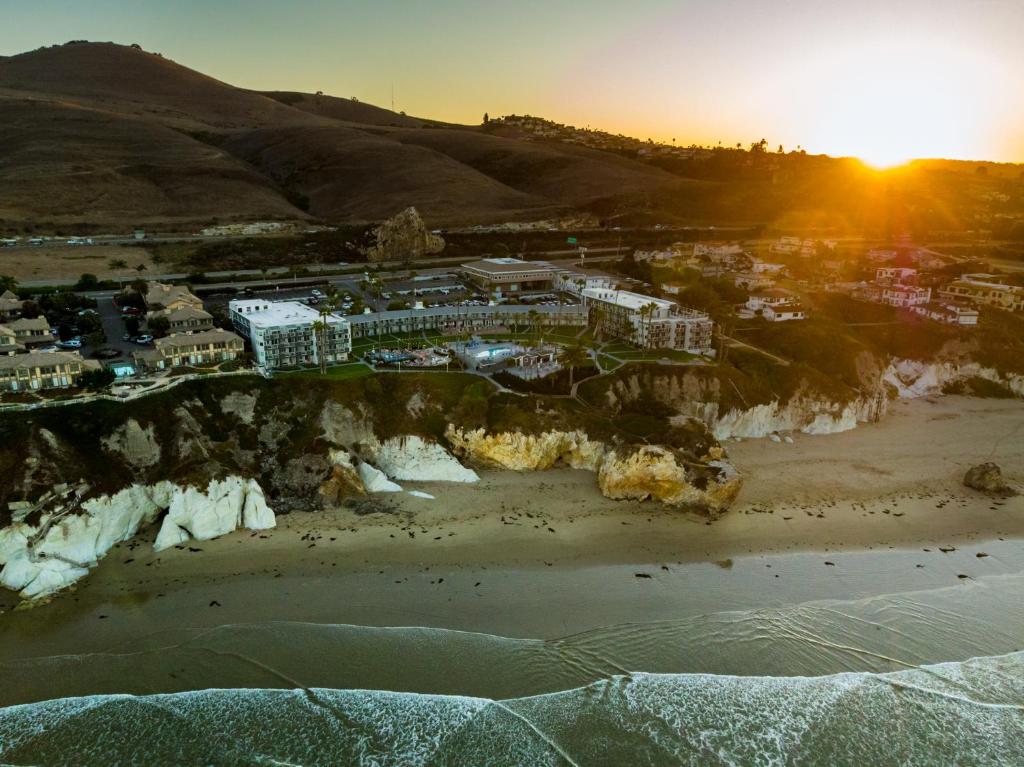 SeaCrest Oceanfront Hotel photo