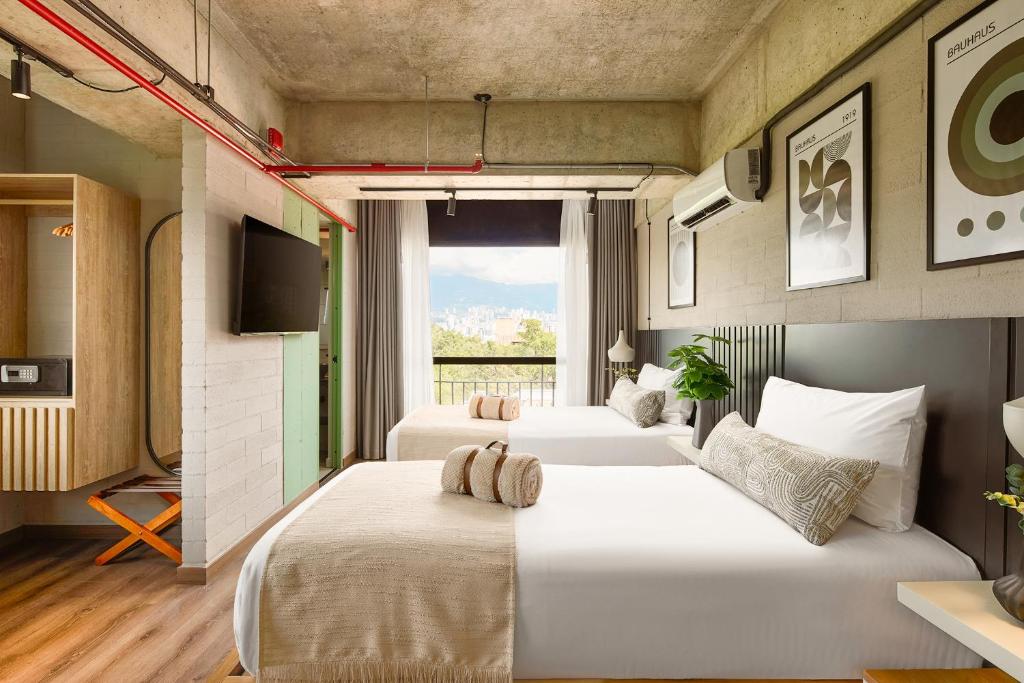 Postel nebo postele na pokoji v ubytování Urbit Social Lofts