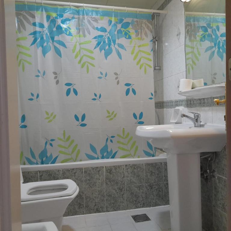 Un baño de Private Room - Shared Bathroom, No Parking