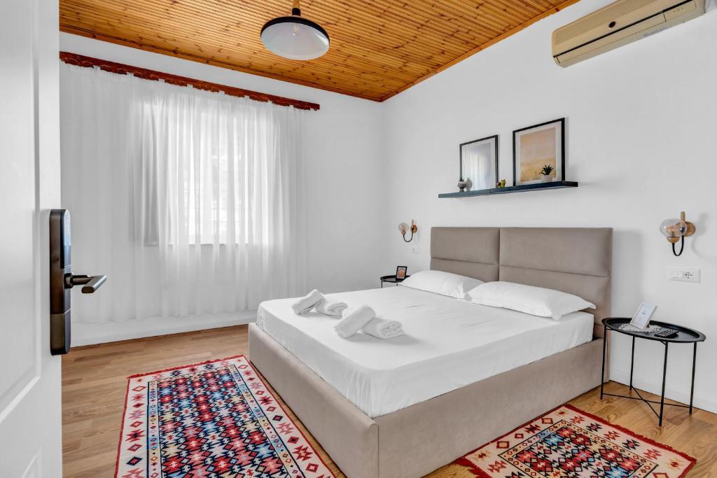 Postel nebo postele na pokoji v ubytování Nika's Guest House