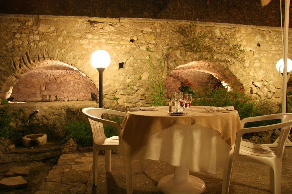 Fotografie z fotogalerie ubytování Logis Hôtel Restaurant Les Géraniums v destinaci Le Barroux