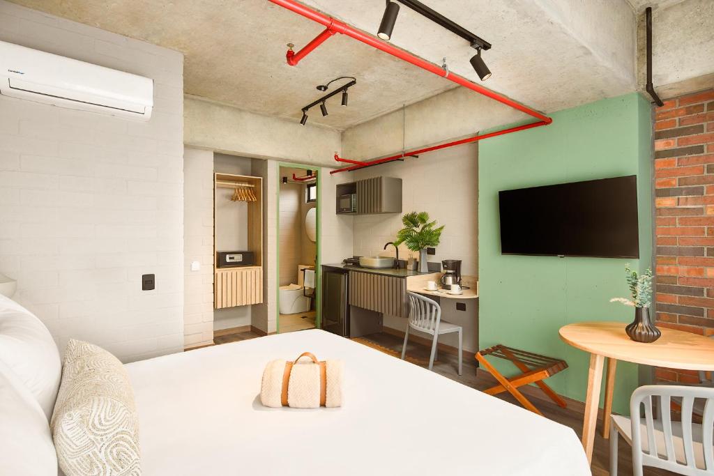 Postel nebo postele na pokoji v ubytování Urbit Social Lofts