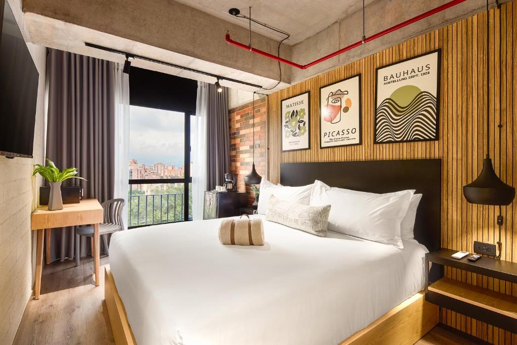 Postel nebo postele na pokoji v ubytování Urbit Social Lofts
