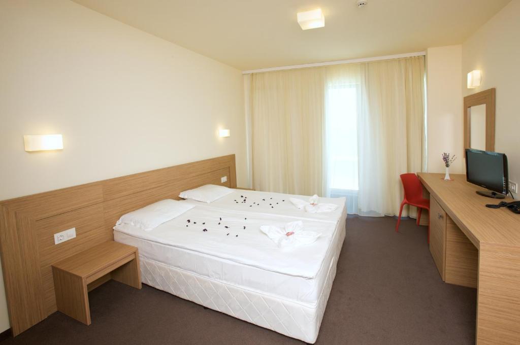 Postel nebo postele na pokoji v ubytování Jeravi Club Hotel - All Inclusive