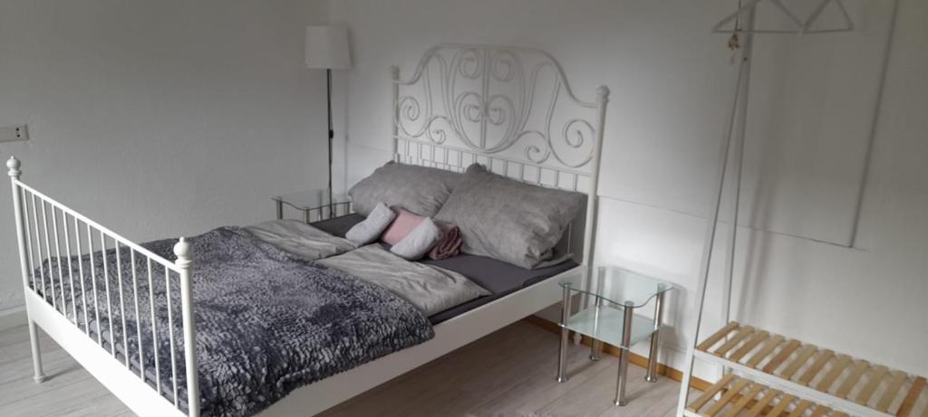 En eller flere senge i et værelse på Wohnung im Zentrum von Albstadt