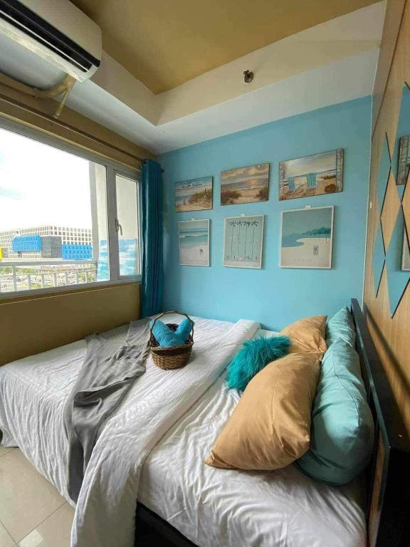 Postel nebo postele na pokoji v ubytování Shell Residences Staycation