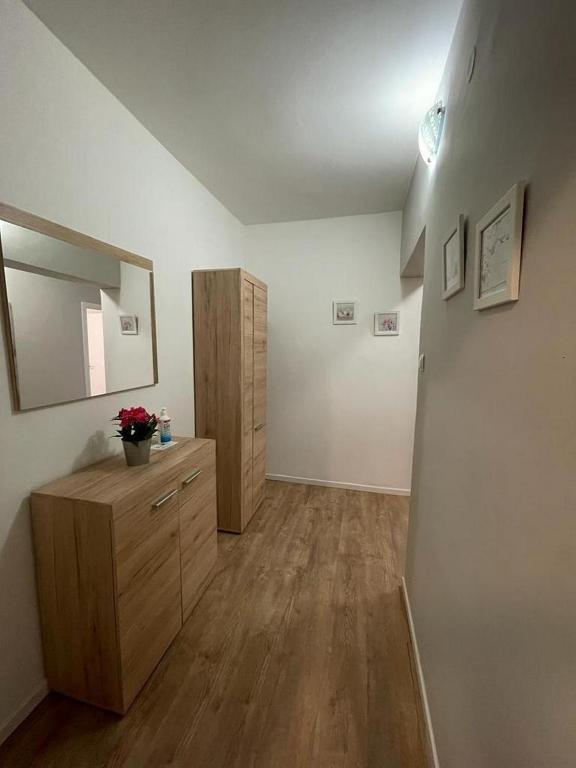 Zdjęcie z galerii obiektu Family friendly apartments with a swimming pool Povljana, Pag - 244 w mieście Povljana