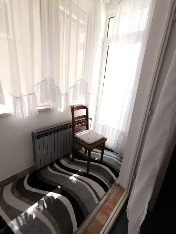 Fotografia z galérie ubytovania Apartments and rooms with parking space Makarska - 6767 v destinácii Makarska