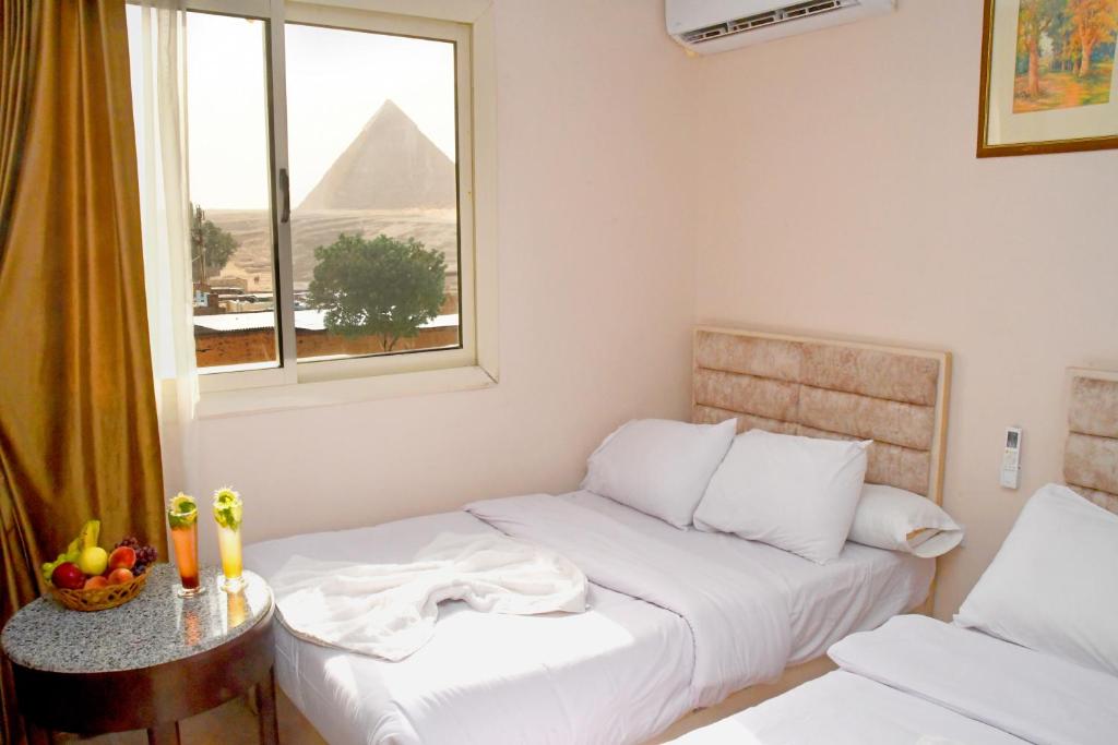 Postel nebo postele na pokoji v ubytování Nun Pyramids INN