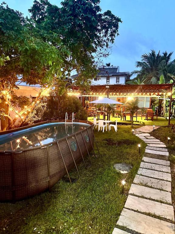 Um jardim em Eco-Hotel Palma É Coco