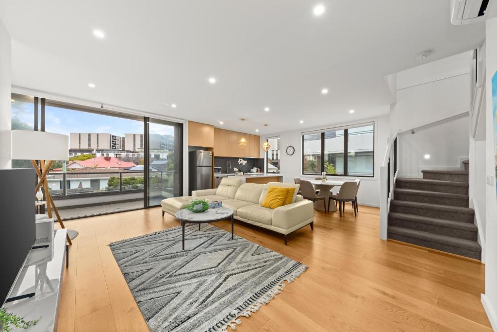 a living room with a couch and a table at Townhouse in Caulfield with Garage in Melbourne