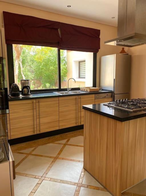 Kuchyň nebo kuchyňský kout v ubytování Luxueuse villa Proche Agadir et Taroudant pour 6 pers Piscine Privée sans vis à vis