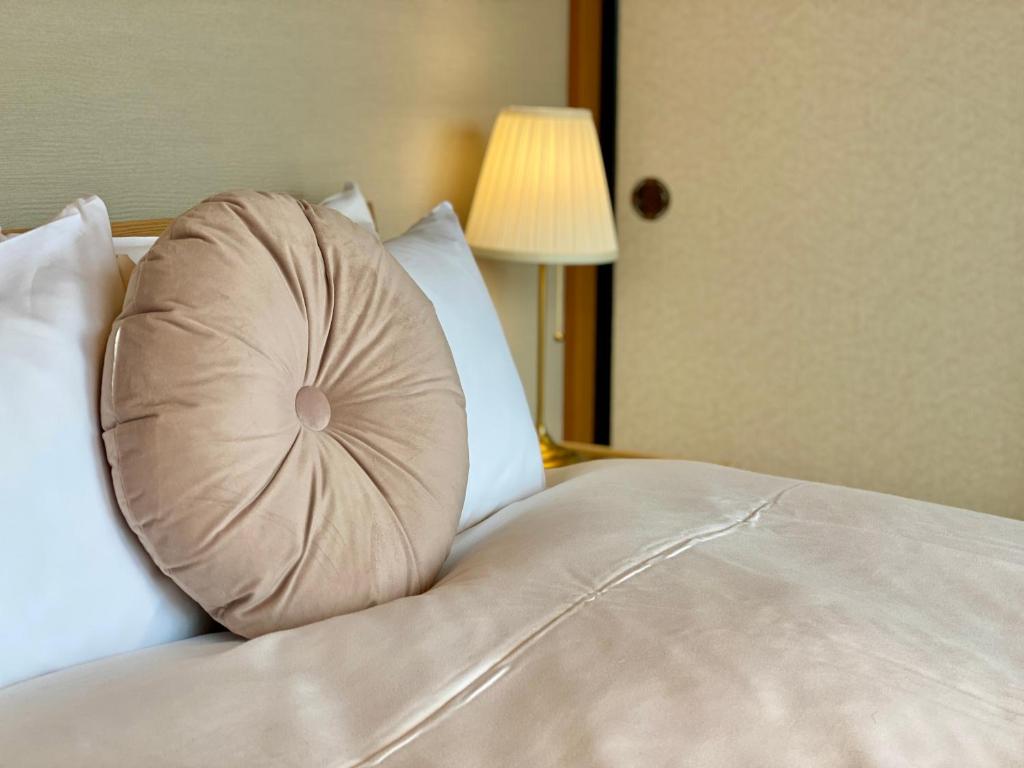 Postel nebo postele na pokoji v ubytování Togari Inn Suites