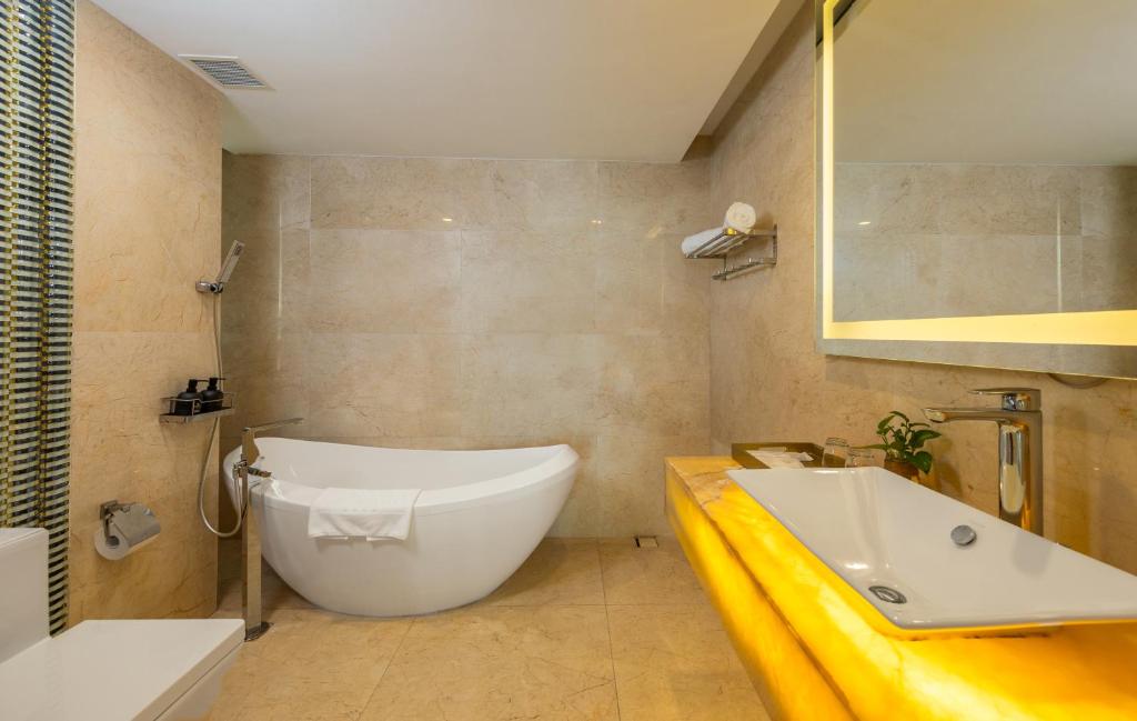 Three Bedroom Apartment with Ocean View