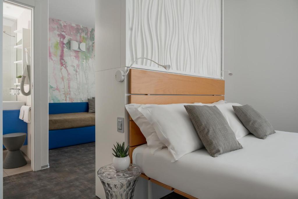 Postel nebo postele na pokoji v ubytování Hotel Rex - Fronte mare Riccione
