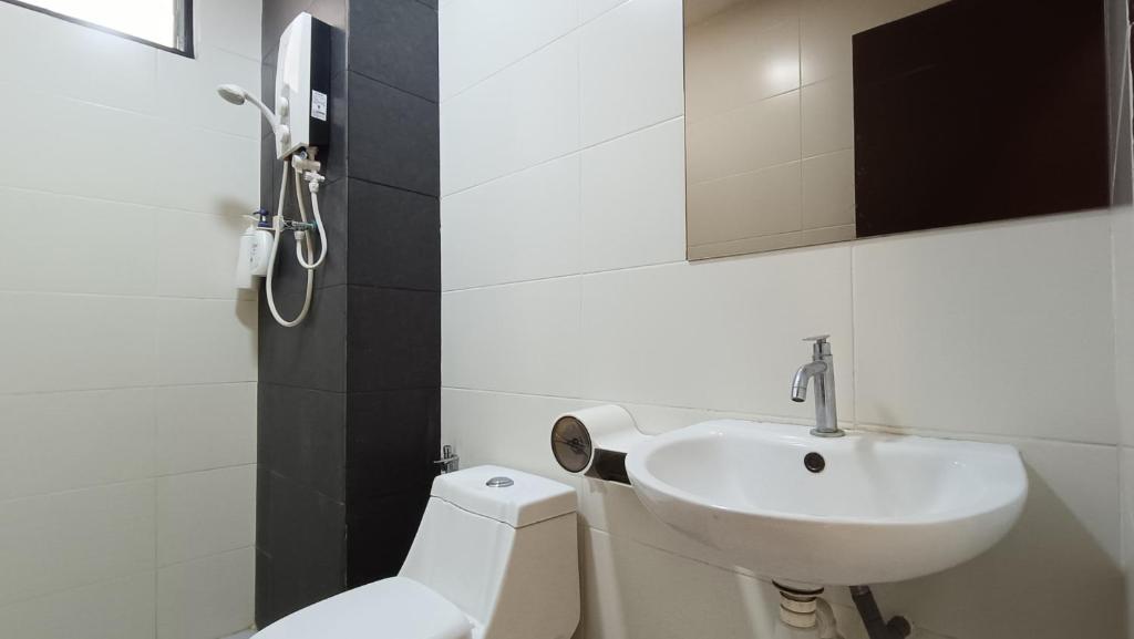 Prestige Sky Riverfront - Three-Bedroom Apartment With Water View
