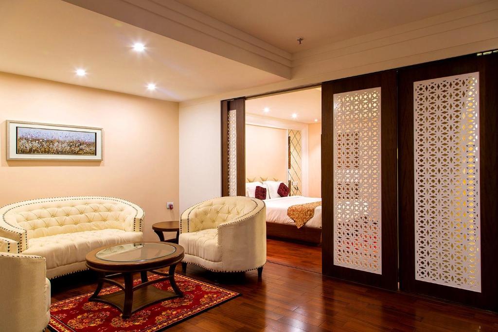Χώρος καθιστικού στο Hotel Trinity Grand, Raigarh
