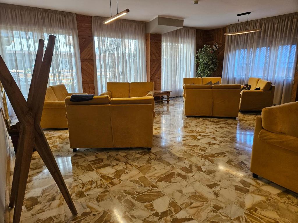 Posezení v ubytování Hotel Holiday Debili
