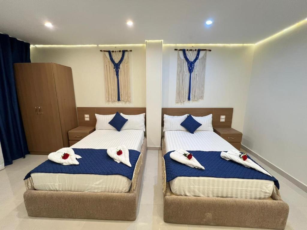 Postel nebo postele na pokoji v ubytování Town Hotel Cairo