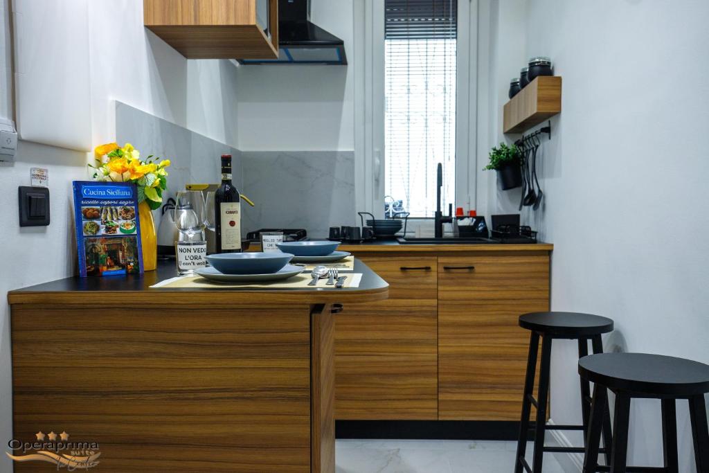 Kuchyň nebo kuchyňský kout v ubytování OPERAPRIMASUITE in centro