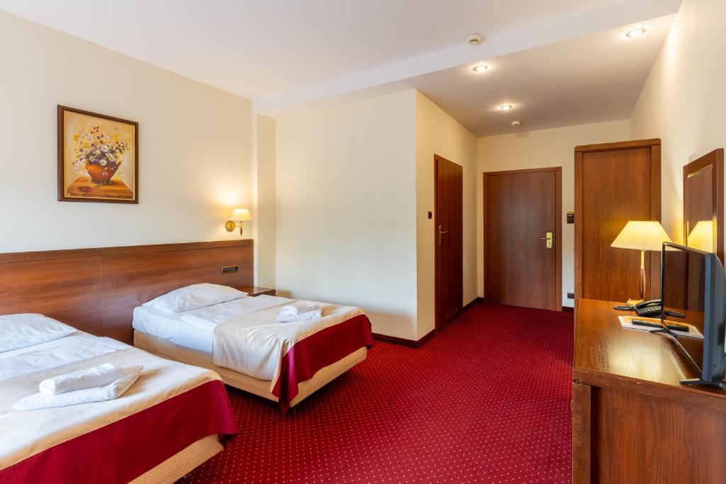 Postel nebo postele na pokoji v ubytování Hotel Dziki Potok Karpacz Konferencje & SPA