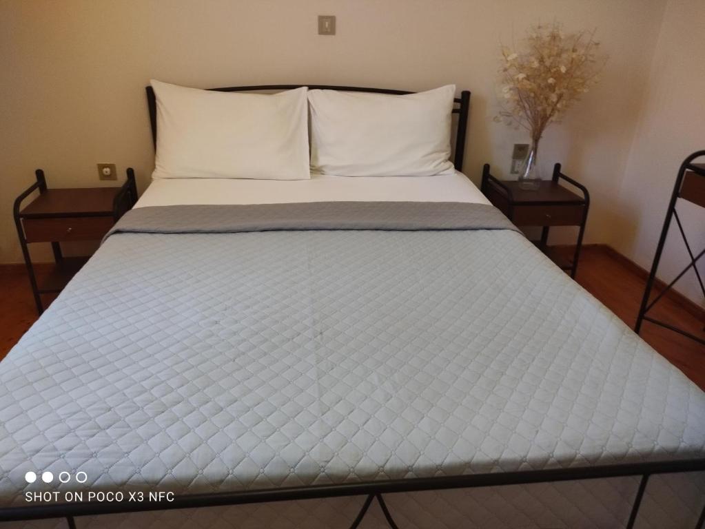 Posteľ alebo postele v izbe v ubytovaní Manousos apartment
