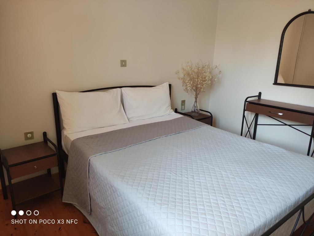 Posteľ alebo postele v izbe v ubytovaní Manousos apartment