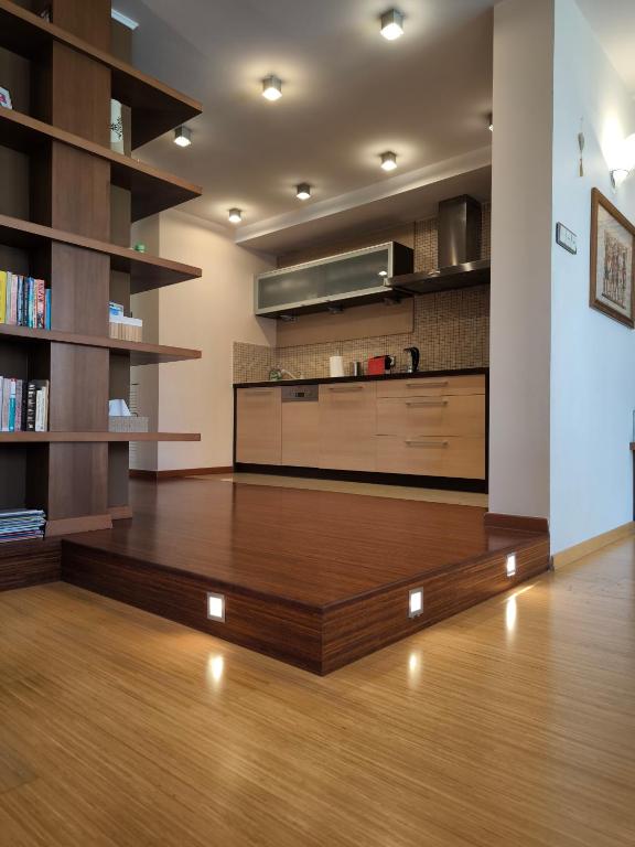 Kuchyňa alebo kuchynka v ubytovaní Uroczy apartament przy deptaku z parkingiem.