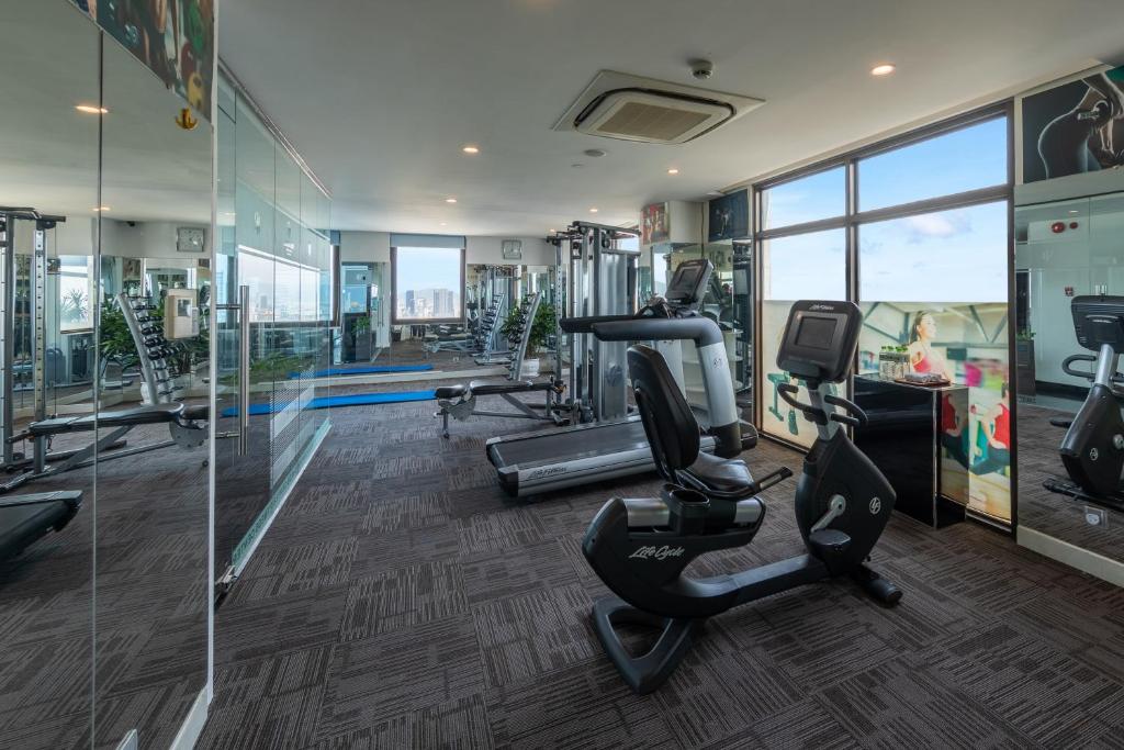 Fitness centrum a/nebo fitness zařízení v ubytování Mandila Beach Hotel Danang