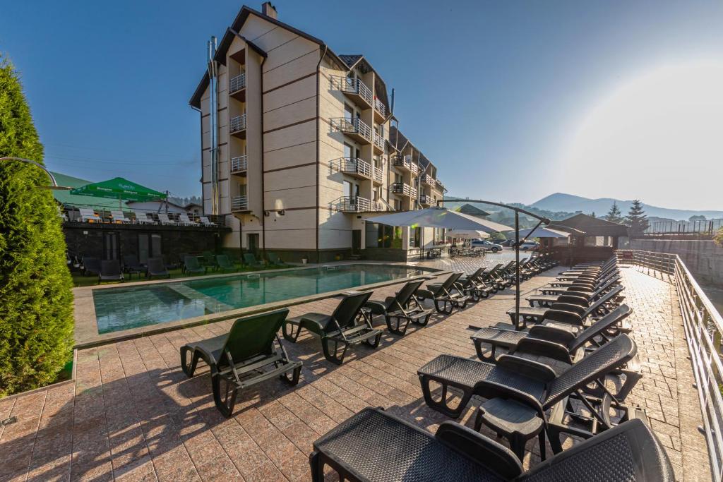 Nespecifikovaný výhled na hory nebo výhled na hory při pohledu z hotelu