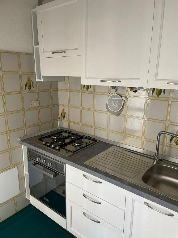 A kitchen or kitchenette at Mareverde
