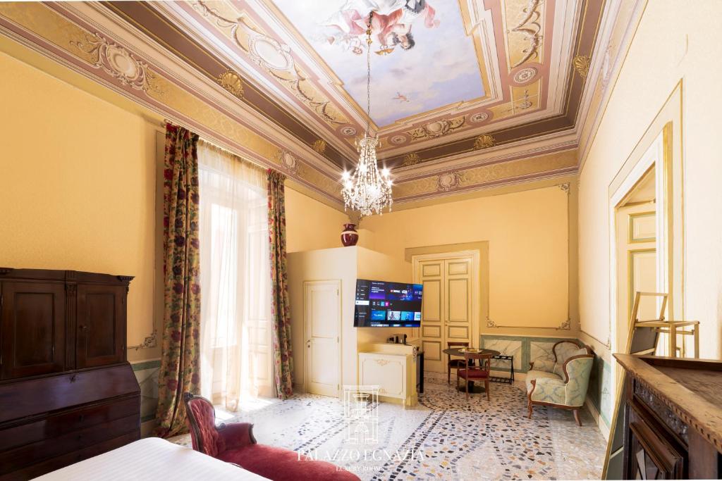 TV a/nebo společenská místnost v ubytování Palazzo Egnazia Fasano