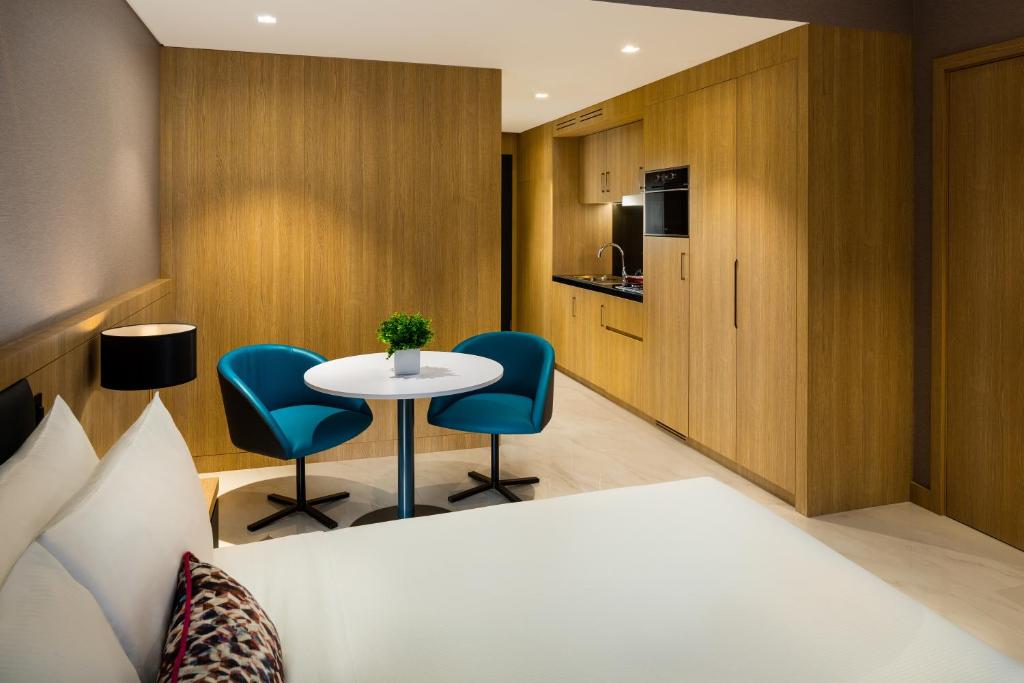 Millennium Place Mirdif - Studio Met Keuken