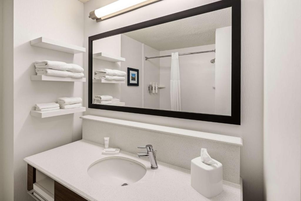 Hampton Inn Minneapolis Northwest Maple Grove photo