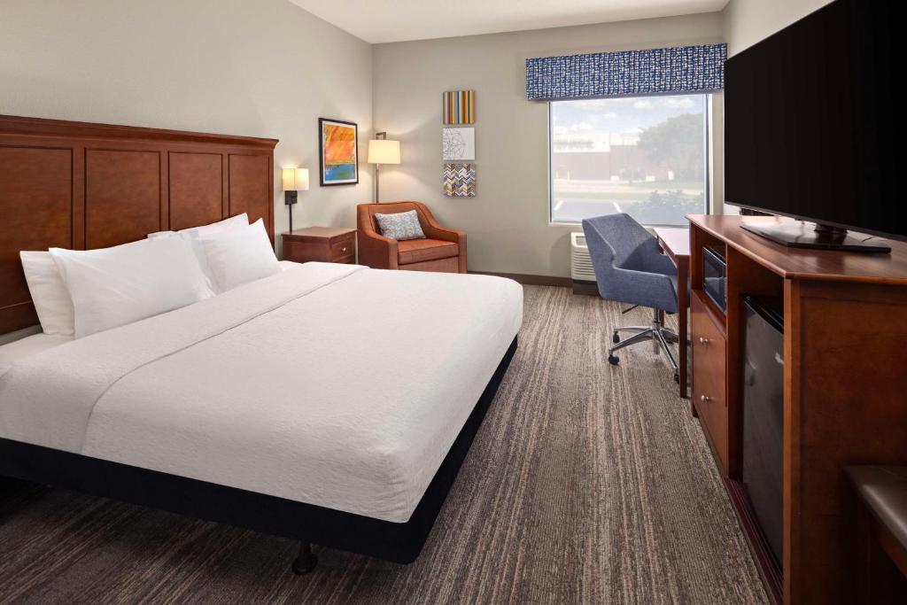 Hampton Inn Minneapolis Northwest Maple Grove photo