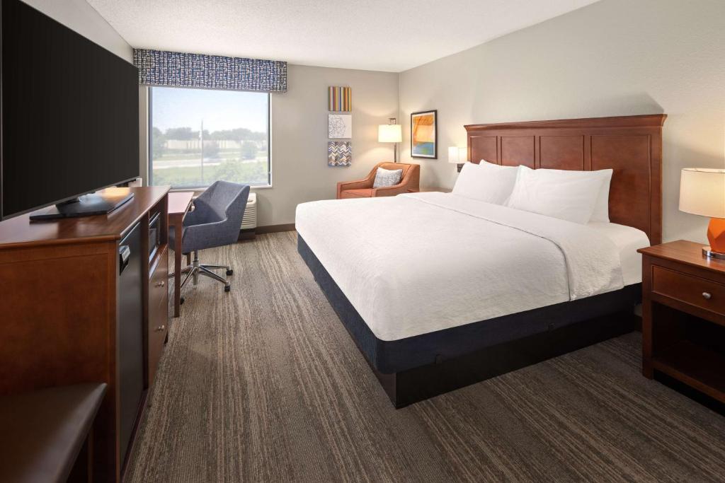 Hampton Inn Minneapolis Northwest Maple Grove photo