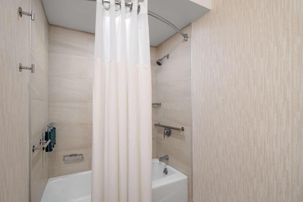 DoubleTree by Hilton Hotel Columbia - 