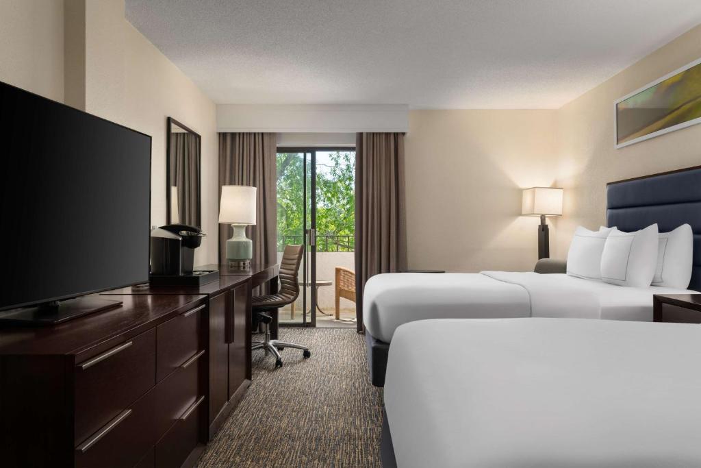 DoubleTree by Hilton Hotel Columbia - 