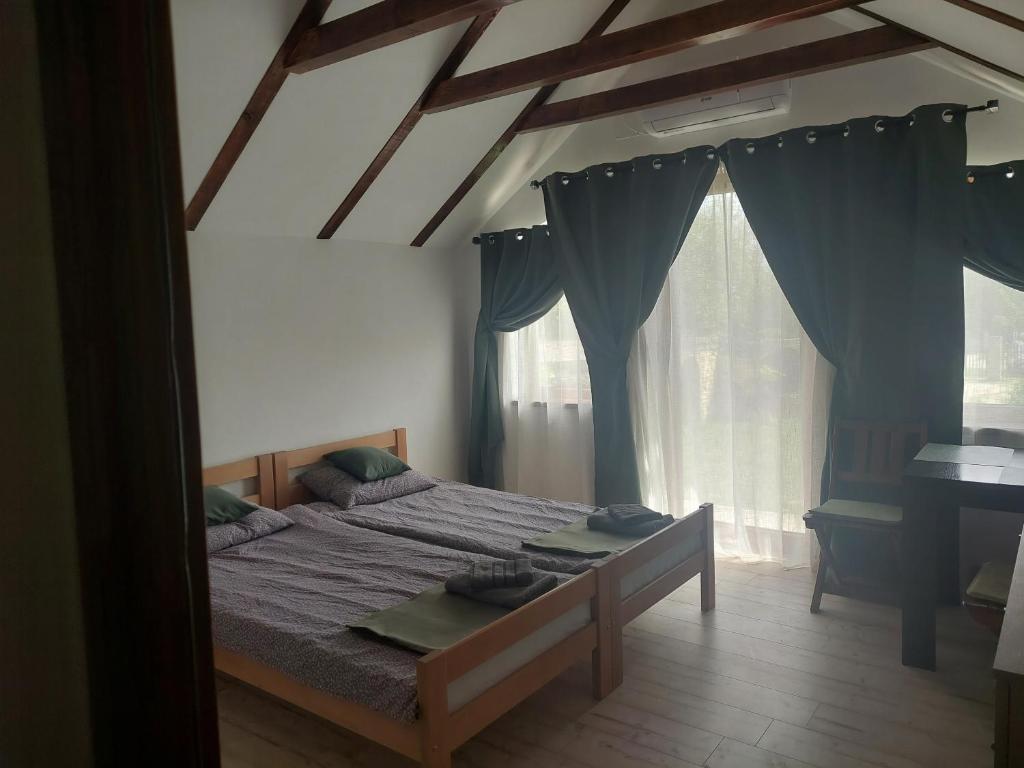 Postel nebo postele na pokoji v ubytování Mirni kutak