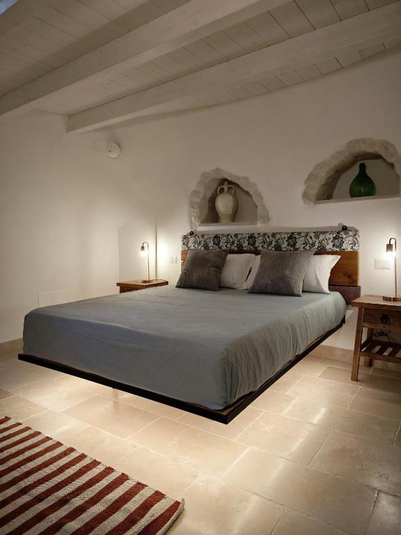 Postel nebo postele na pokoji v ubytování Trulli-eu Guesthouse Alberobello
