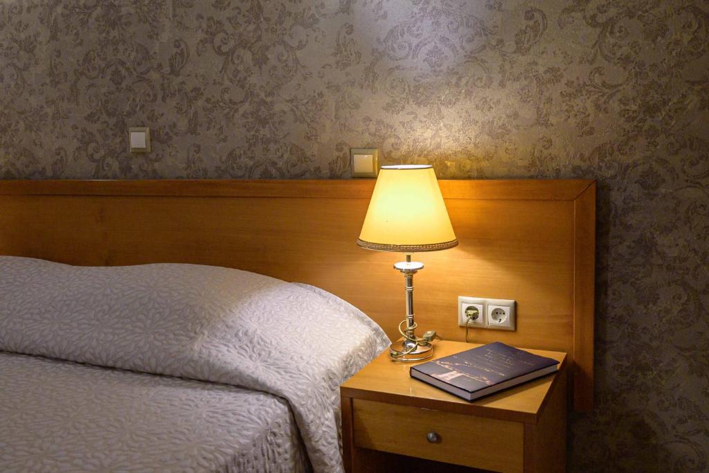 Postel nebo postele na pokoji v ubytování Neda Hotel