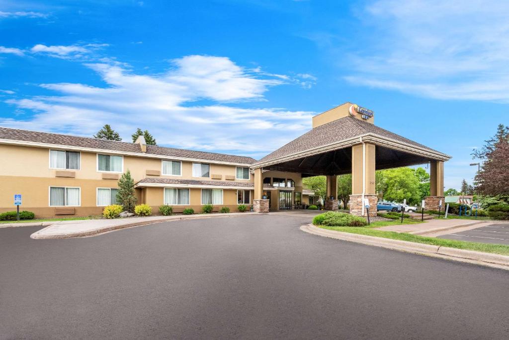 Comfort Inn West - Housity