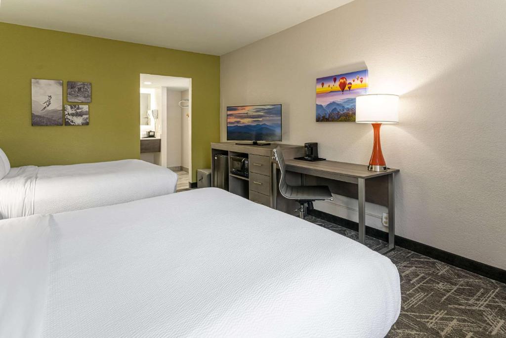 Quality Inn Asheville Downtown Tunnel Rd photo