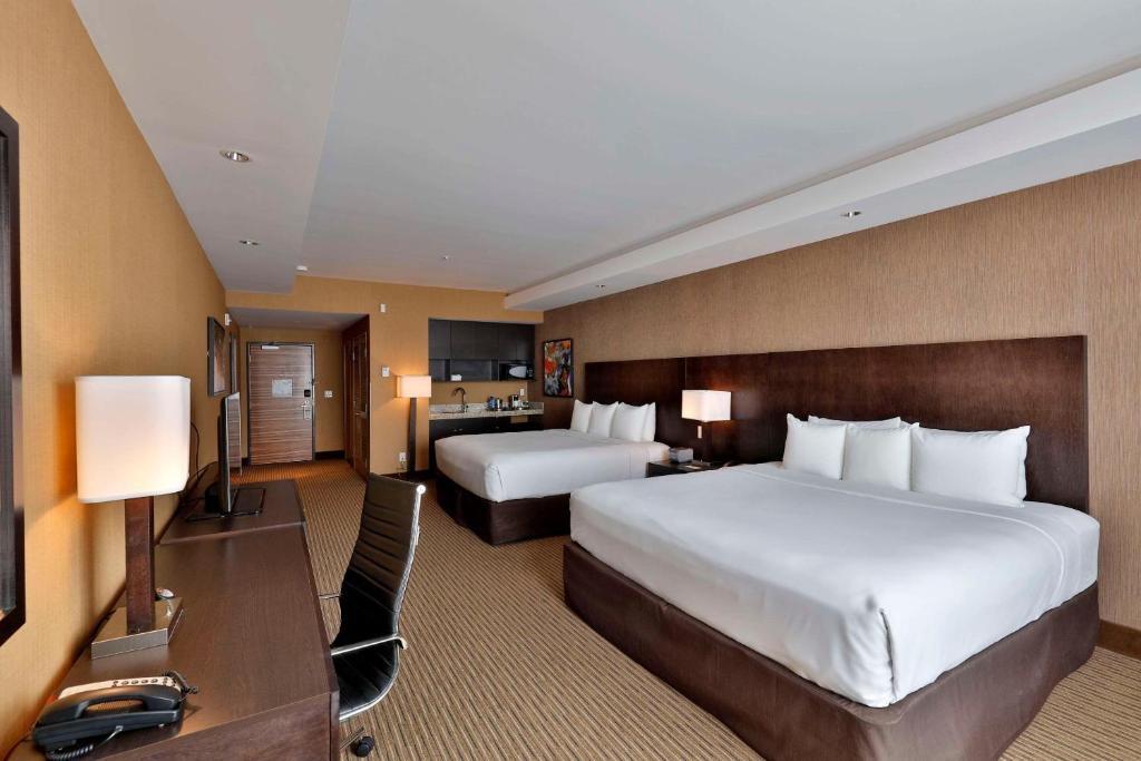 
Premium King Room with Two King Beds - Non-Smoking
